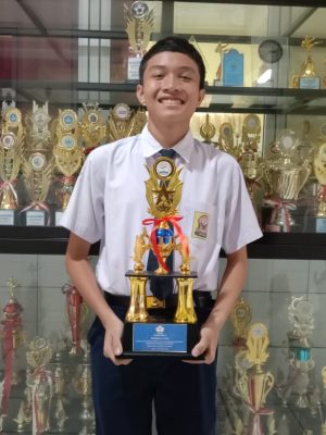 JUARA HARAPAN III MEMBACA PUISI PADA LOMBA KETERAMPILAN BERBAHASA & BERSASTRA INDONESIA