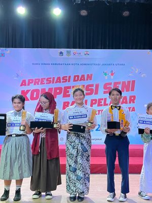 JUARA III LOMBA PADUAN SUARA PADA AJANG APRESIASI DAN KOMPETISI SENI TINGKAT SMP JAKARTA UTARA