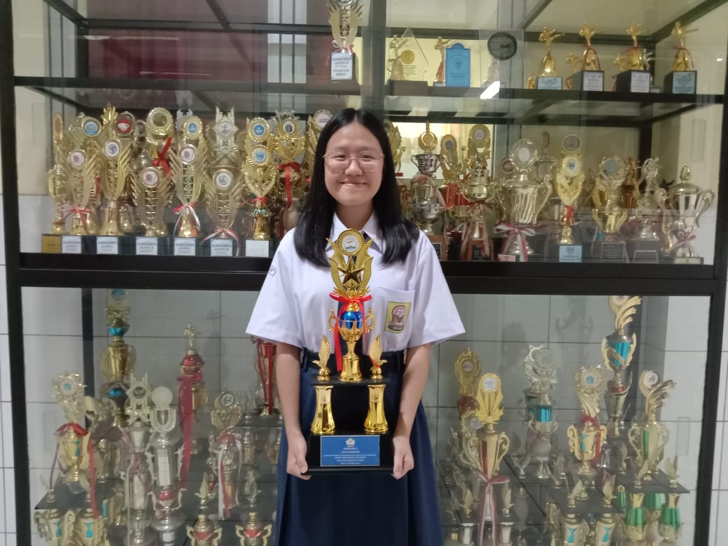 JUARA HARAPAN II MENULIS PANTUN PADA LOMBA KETERAMPILAN BERBAHASA & BERSASTRA INDONESIA JUARA HARAPAN II MENULIS PANTUN PADA LOMBA KETERAMPILAN BERBAHASA & BERSASTRA INDONESIA