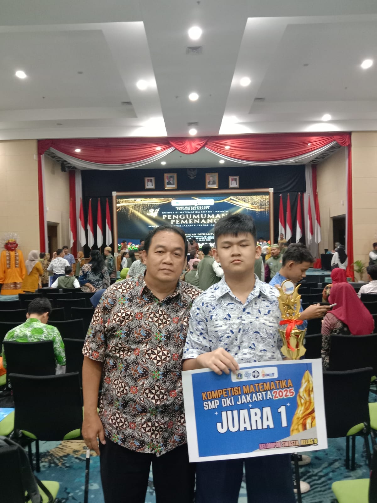 Juara I dalam Kompetisi Matematika (MGMP) Tingkat SMP DKI Jakarta Tahun 2025 Juara I dalam Kompetisi Matematika (MGMP) Tingkat SMP DKI Jakarta Tahun 2025